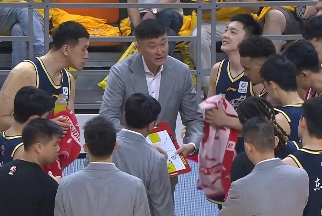 开云体育下载公司-广东男篮加时3分险胜北京，张皓嘉读秒绝杀 胡明轩23+6奎因39+9+8